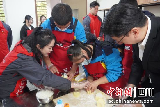 活动现场。卫荣兰摄 活动现场。卫荣兰摄