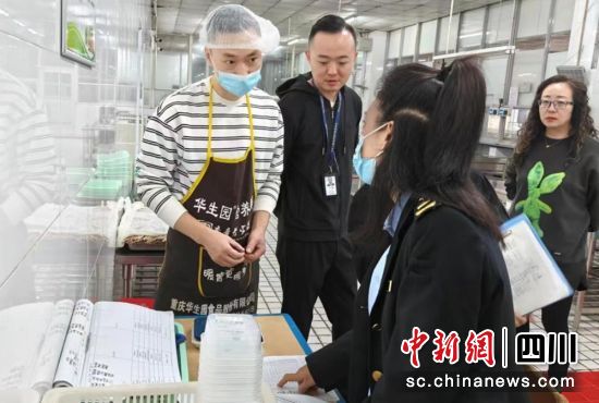检查现场。大安融媒 供图 检查现场。大安融媒 供图