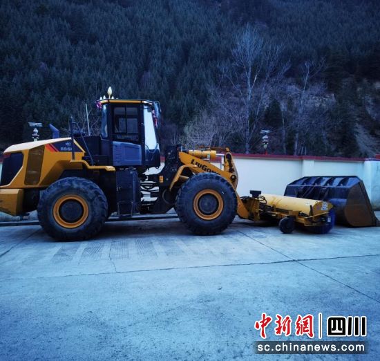 采购新型除雪设备。壤塘县委宣传部 供图 采购新型除雪设备。壤塘县委宣传部 供图