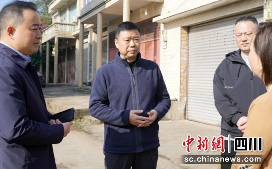 调研现场。雨城融媒 供图 调研现场。雨城融媒 供图