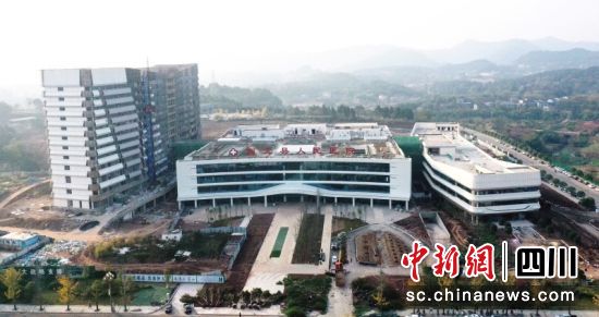 西充县人民医院城南院区项目建设现场。廖桂华 摄 西充县人民医院城南院区项目建设现场。廖桂华 摄