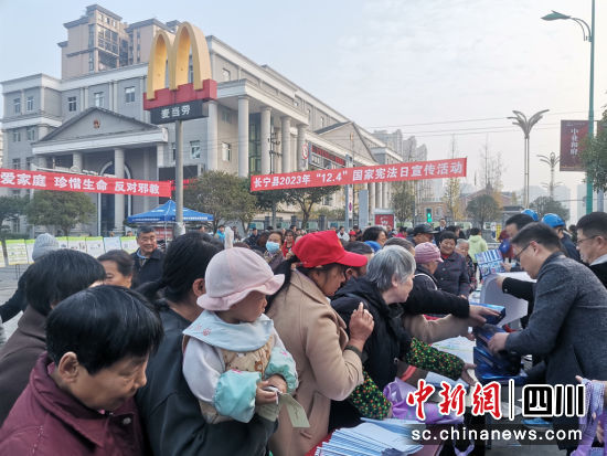 集中宣传现场。宋成均摄 集中宣传现场。宋成均摄