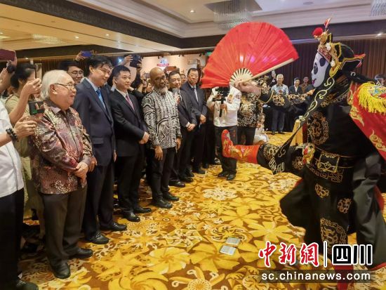 印度尼西亚站活动现场。四川海外联谊会 供图 印度尼西亚站活动现场。四川海外联谊会 供图
