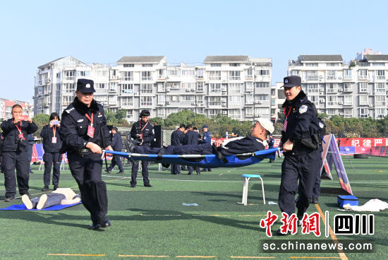 警务急救比赛现场。记者安源 摄 警务急救比赛现场。记者安源 摄