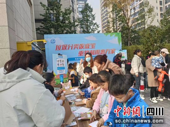 活动现场。凤溪大道社区供图 活动现场。凤溪大道社区供图