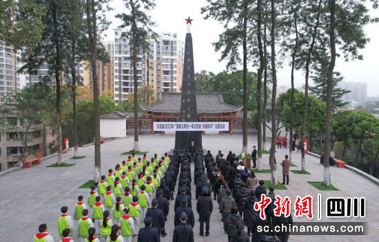 乐至县“牢记历史 珍爱和平”国家公祭日主题活动现场。杜佳睿 摄 乐至县“牢记历史 珍爱和平”国家公祭日主题活动现场。杜佳睿 摄