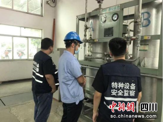 联合检查现场。成都高新区市场监管局 供图 联合检查现场。成都高新区市场监管局 供图