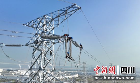 220千伏欧城变电站(清泉220千伏输变电工程)建设现场。成都供电供图 220千伏欧城变电站(清泉220千伏输变电工程)建设现场。成都供电供图