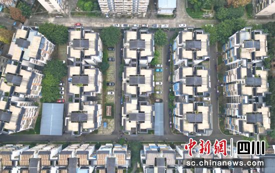 近日,四川雅安,雨城区汉碑路社区金凤小区。王磊摄 近日,四川雅安,雨城区汉碑路社区金凤小区。王磊摄