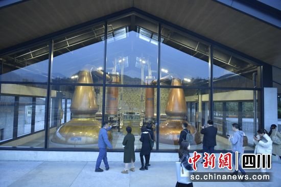 叠川麦芽威士忌酒厂体验中心吸引了不少参观者。记者 刘忠俊 摄 叠川麦芽威士忌酒厂体验中心吸引了不少参观者。记者 刘忠俊 摄