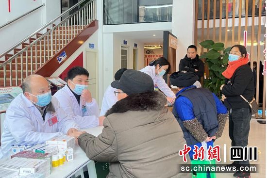 义诊活动现场。汶川县委宣传部 供图 义诊活动现场。汶川县委宣传部 供图