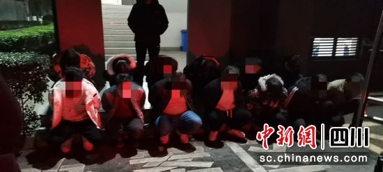 警方抓获的犯罪嫌疑人。成都市公安局供图 警方抓获的犯罪嫌疑人。成都市公安局供图