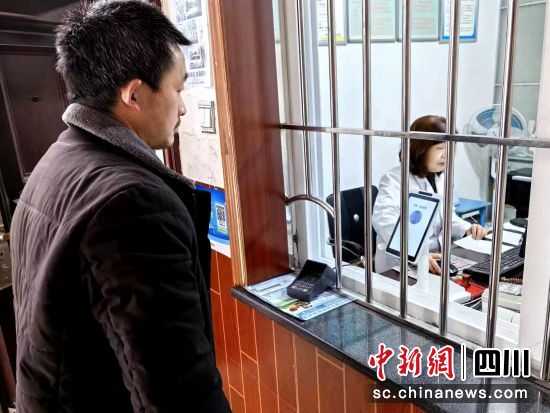 刷脸结算。纳溪区融媒体中心供图 刷脸结算。纳溪区融媒体中心供图