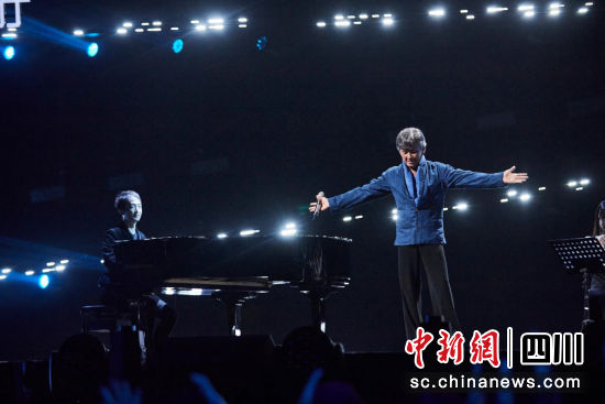 林子祥演唱现场。(林子祥工作室 供图) 林子祥演唱现场。(林子祥工作室 供图)
