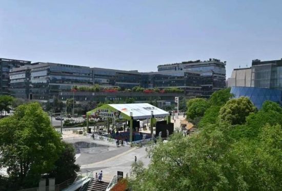 “五一”期间,成都街头篮球赛走进大悦城 “五一”期间,成都街头篮球赛走进大悦城