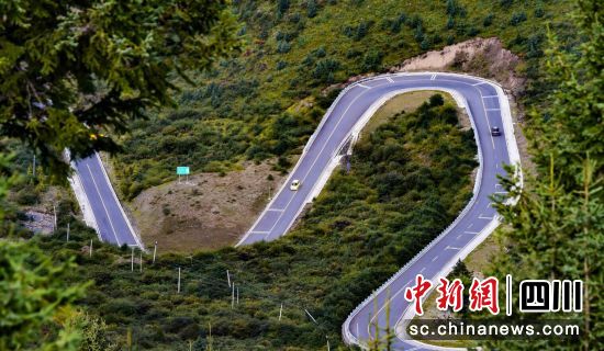 壤塘四通八达的乡村公路网。壤塘县委宣传部供图 壤塘四通八达的乡村公路网。壤塘县委宣传部供图