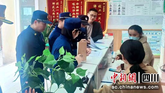 专项行动现场。岳池县教科体局供图 专项行动现场。岳池县教科体局供图