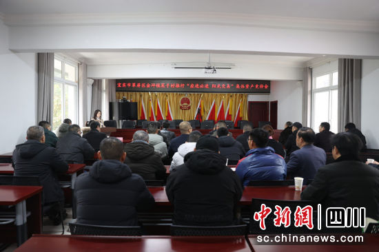 土地经营权流转拍卖现场。杨晓川 摄 土地经营权流转拍卖现场。杨晓川 摄