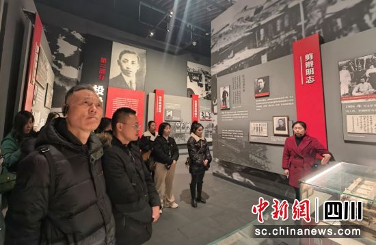 主题党日活动现场。自流井融媒 供图 主题党日活动现场。自流井融媒 供图