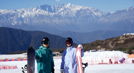 雅安王岗坪景区可遥望贡嘎雪山群 雅安王岗坪景区可遥望贡嘎雪山群