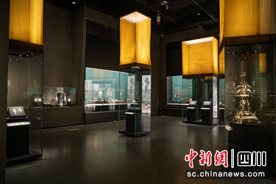 成都博物馆“风华万象:16-20世纪典藏珍品艺术展”。 (成都博物馆 供图) 成都博物馆“风华万象:16-20世纪典藏珍品艺术展”。 (成都博物馆 供图)