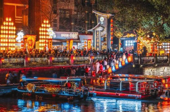 夜游锦江(资料图片) 夜游锦江(资料图片)