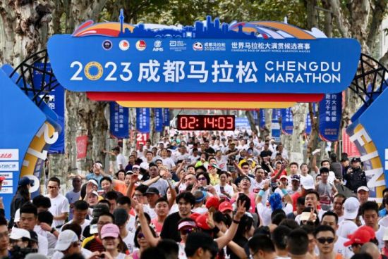 2023成都马拉松半程终点(资料图片) 2023成都马拉松半程终点(资料图片)