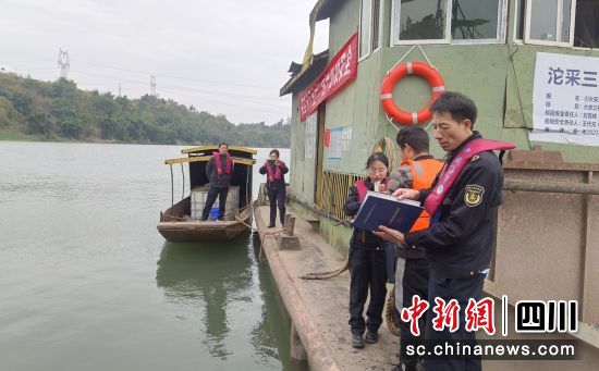 检查现场。大安融媒 供图 检查现场。大安融媒 供图