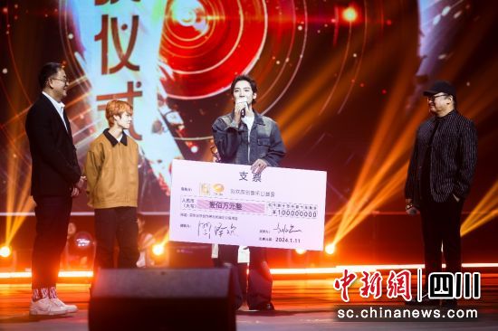 百万元原创音乐公益金获得者诞生。(刘欢工作室供图) 百万元原创音乐公益金获得者诞生。(刘欢工作室供图)