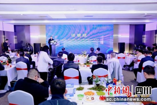 “龙腾致远·凤仪北城”重点企业座谈会暨2023年度企业表彰会现场。金牛区荷花池国际商贸城管委会 供图 “龙腾致远·凤仪北城”重点企业座谈会暨2023年度企业表彰会现场。金牛区荷花池国际商贸城管委会 供图