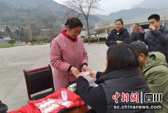 分红大会现场。汶川县委宣传部 供图 分红大会现场。汶川县委宣传部 供图
