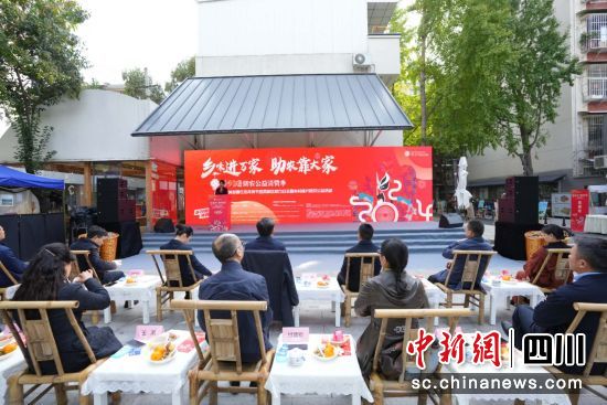 “万企兴万村”行动引导民营企业助力乡村振兴。中共成都市委统战部 供图 “万企兴万村”行动引导民营企业助力乡村振兴。中共成都市委统战部 供图