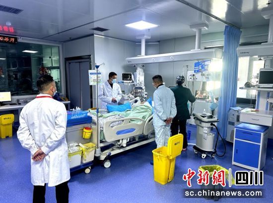 对口支援专家正在疑难病例讨论。汶川县委宣传部供图 对口支援专家正在疑难病例讨论。汶川县委宣传部供图