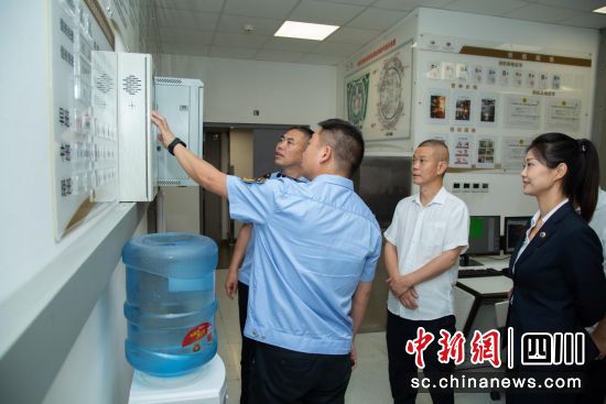 安全检查。成都东部新区应急安全管理局供图 安全检查。成都东部新区应急安全管理局供图