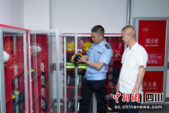 安全检查。成都东部新区应急安全管理局供图 安全检查。成都东部新区应急安全管理局供图