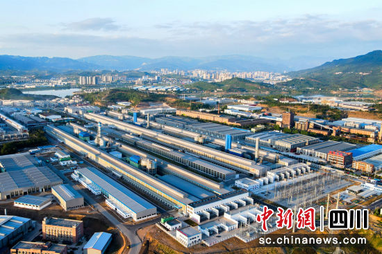 广元铝材企业生产车间一角。苗志勇 摄 广元铝材企业生产车间一角。苗志勇 摄
