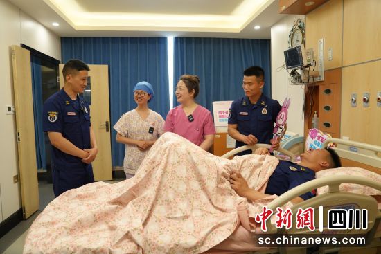 图为职业互换体验现场。成都市妇女儿童中心医院供图 图为职业互换体验现场。成都市妇女儿童中心医院供图