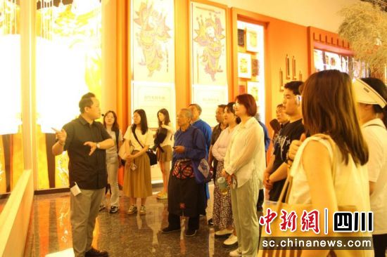研培班学员参观成都博物馆。汶川县委宣传部供图 研培班学员参观成都博物馆。汶川县委宣传部供图