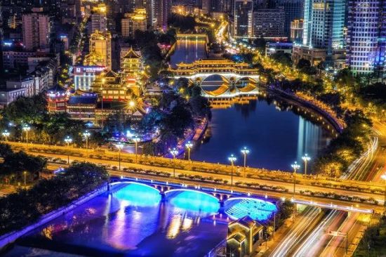 府南河实景图。建发·望江云启供图 府南河实景图。建发·望江云启供图
