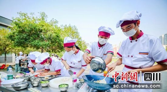 烹饪比赛。富顺教体局 供图 烹饪比赛。富顺教体局 供图