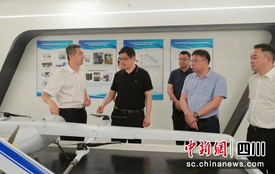 考察现场。雨城融媒 供图 考察现场。雨城融媒 供图