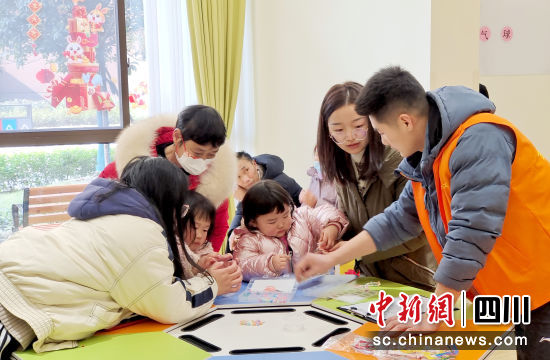 师古镇为儿童提供社会工作服务。 什邡市师古镇供图 师古镇为儿童提供社会工作服务。 什邡市师古镇供图