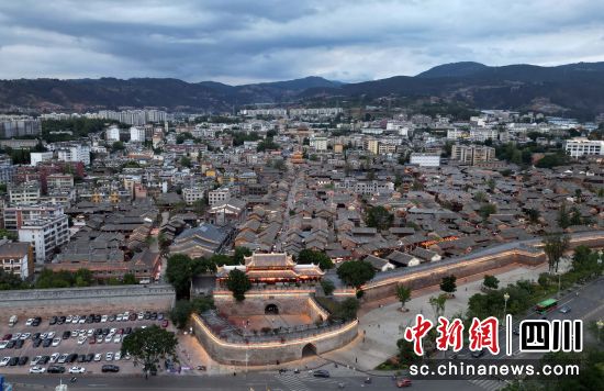 航拍建昌古城。记者 王磊 摄 航拍建昌古城。记者 王磊 摄