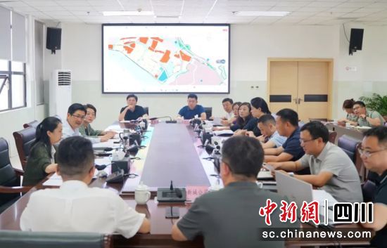 交流讨论现场。雨城融媒 供图 交流讨论现场。雨城融媒 供图