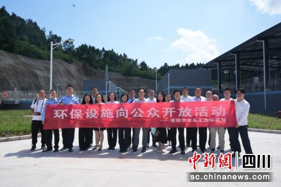 活动现场合影。闫凯 摄 活动现场合影。闫凯 摄