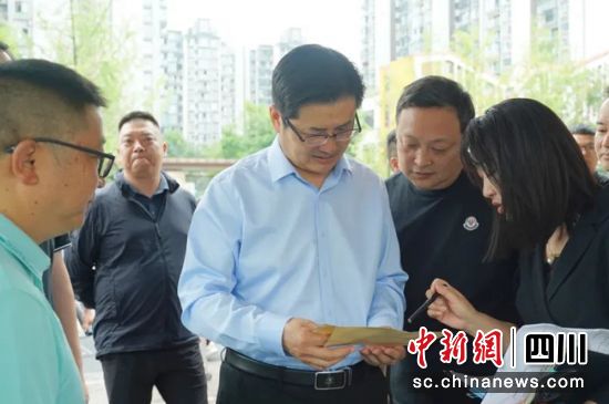 督导检查现场。雨城融媒 供图 督导检查现场。雨城融媒 供图