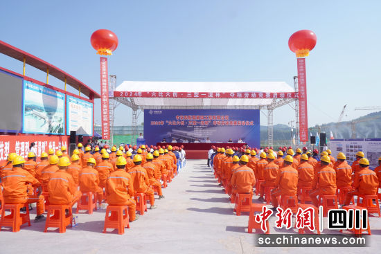 启动仪式现场。(中交四航局四公司供图) 启动仪式现场。(中交四航局四公司供图)