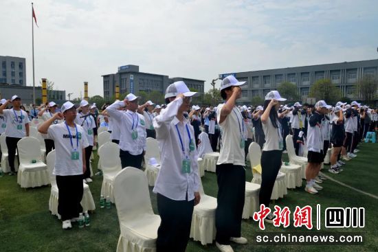 禁毒宣誓。四川省戒毒管理局 供图 禁毒宣誓。四川省戒毒管理局 供图