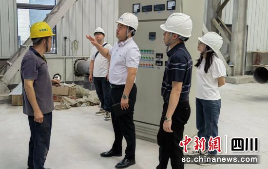 检查现场。荣县融媒 供图 检查现场。荣县融媒 供图