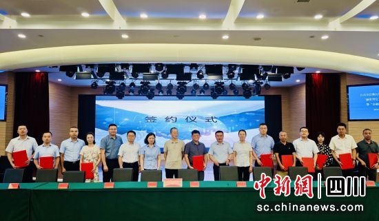 签约现场。沿滩融媒 供图 签约现场。沿滩融媒 供图